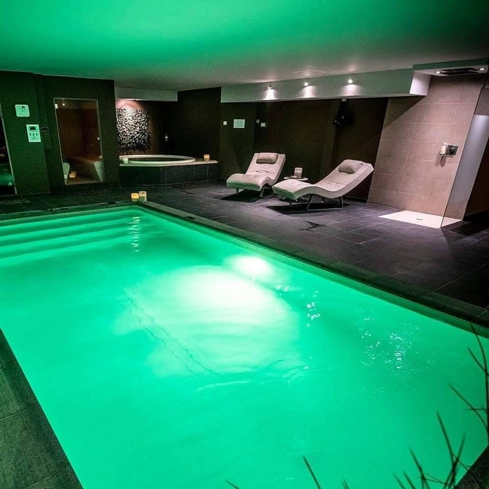 Georges piscine ambiance verte